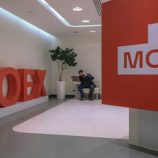 بورصة موسكو تصعد متجاهلة تهديدات العقوبات