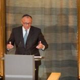 دموع المستشار الألماني تستفز العرب على مواقع التواصل (فيديو)