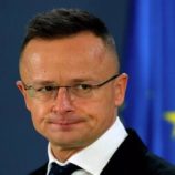 وزير الخارجية الهنغاري يرفض تدخل بروكسل ويؤكد التزامه بالحوار الدبلوماسي مع روسيا وبيلاروس