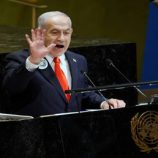 نتنياهو يسخر من  منتقدي زوجته سارة ويهاجم العرب