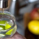 تعرف هل الماء مع الليمون يساعد على خسارة الوزن؟