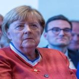 ميركل: بولندا ودول البلطيق عرقلت محاولات تسوية الأزمة الأوكرانية عام 2021