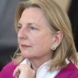 وزيرة خارجية النمسا السابقة توضح أفضل نتيجة ممكنة لمفاوضات بوتين وترامب المرتقبة