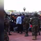 كينيا.. إصابة مئات الأشخاص في تدافع خلال جنازة رئيس الوزراء الكيني السابق رايلا أودينجا