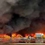 اندلاع حريق هائل في مطار دكا الدولي في بنغلاديش (فيديو)