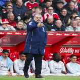 نوتنغهام يقيل مدربه بوستيكوغلو بعد ساعات من خسارته أمام تشيلسي