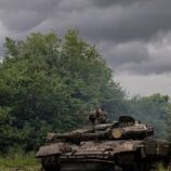 رئيس أركان الجيش البريطاني السابق: أوكرانيا محكوم عليها بالفشل على خطوط المواجهة