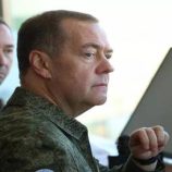 مدفيديف: روسيا تعمل على تطوير أسلحة متقدمة لتدمير الأهداف في العمق الدفاعي للعدو