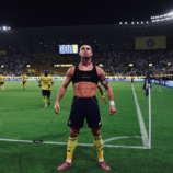 لماذا احتفل رونالدو بطريقة غير معتادة بعد هدفه في شباك الفتح؟ (فيديو)