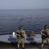 القوات الأوكرانية تستخدم أقمار OneWeb البريطانية للتحكم في زوارقها المسيرة بالبحر الأسود