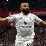 مبيومو يسجل هدفا تاريخيا في شباك ليفربول (فيديو)