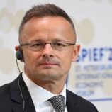 سيارتو: السياسيون الأوروبيون سيبذلون كل جهدهم لعرقلة القمة الروسية الأمريكية