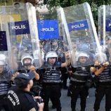 فض “مسيرة أوجلان” في ديار بكر التركية بالغاز المسيل للدموع (فيديو)