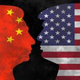 أسعار النفط تنخفض متأثرة بمخاوف تخمة المعروض