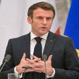 Figaro: ماكرون التقى سرا بساركوزي قبل دخوله السجن