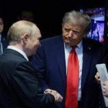 “بوليتيكو”: زعماء أوروبيون يريدون حضور اجتماع بوتين وترامب