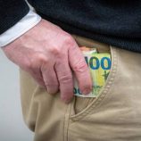 ليبيا.. دعوة لتجريم الاكتناز النقدي