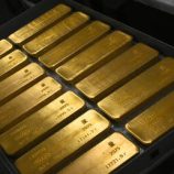 الذهب يلتقط أنفاسه بعد ارتفاع قياسي