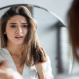 وصفة منتشرة على “تيك توك” تقدم حلا بسيطا من مطبخك لتساقط الشعر