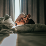 تحذير من “ترند شائع” لتحسين النوم والشخير