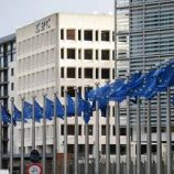 المفوضية الأوروبية تشعر بالقلق إزاء ارتفاع أسعار الطاقة جراء العقوبات على النفط الروسي