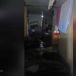 مشاهد من داخل منزل عائم على أمواج جراء عواصف شديدة اجتاحت ألاسكا