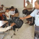 توزيع حقائب مدرسية في مديرية جيشان أبين بدعم إماراتي