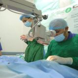 العون المباشر تدشن مخيمًا طبيًا مجانيًا لإزالة المياه البيضاء