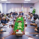 وزير النقل يتفقد مرافق مطار عدن ويؤكد تأهيل المدرج الرئيسي