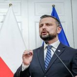 “دون تقديم أي دليل”.. وزير الدفاع البولندي يتهم روسيا بتفجير خط للسكك الحديدية