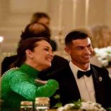 جلس إلى جانبها ولم تكن تعرفه.. الوزيرة الأمريكية الأكثر ترحيبا بكريستيانو رونالدو (صور)