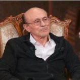 الفنان محمد صبحي يحبس دموعه: وفقني الله بلقاء من رباني فنيا وكان يؤدبني