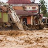 ارتفاع حصيلة ضحايا الفيضانات في إندونيسيا لـ303 أشخاص