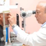 خبير مصري في جراحة الشبكية يصل مستشفى مكة بالعاصمة عدن