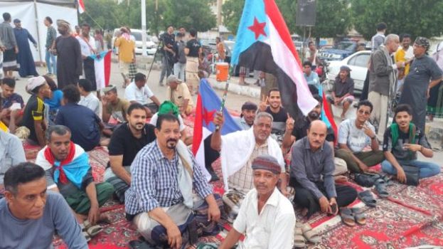 خور المكلا..قلب الجنوب النابض يرفض التأجيل وتأييد شعبي عالٍ للانتصارات العسكرية