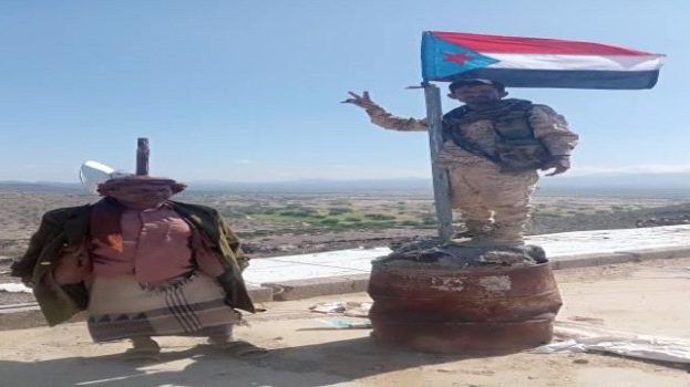 قيادة اللواء 103 مشاة ترفع علم دولة الجنوب العربي في معسكر جحين بمحافظة أبين