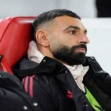 “ميكي ماوس أفضل منه”.. جماهير ليفربول تهاجم سلوت وتنتفض دعما لمحمد صلاح (صور)