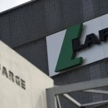 القضاء الفرنسي يطالب بغرامة تاريخية على “لافارج” بتهمة تمويل الإرهاب بسوريا