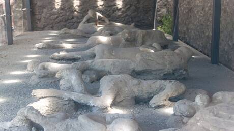 لماذا ارتدى سكان بومبي ملابس صوفية في يومهم الأخير رغم حر أغسطس؟