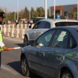 بعد فيديو مثير للجدل.. شرطة حلب تعتقل سائقا هرب بعد تظاهره بالامتثال لشرطي المرور