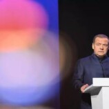 مدفيديف: القوى الأنغلوسكسونية جعلت الشعب الأوكراني وقودا بشريا وفرمت لحمه