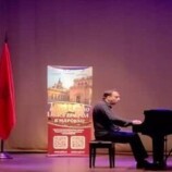 عازف بيانو روسي ينقل سحر موسيقى تشايكوفسكي إلى المغرب