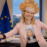 سيمونيان تهنئ زاخاروفا بـ”أغنية” من ماكرون، ترامب، فون دير لاين وغيرهم! (فيديو)