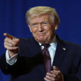 “يشتركون بـ3 سمات”.. ترامب ينتقد مقدمي البرامج المسائية في القنوات الأمريكية الكبرى