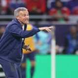 لويس إنريكي يفوز بجائزة أفضل مدرب في العالم بحفل جوائز غلوب سوكر