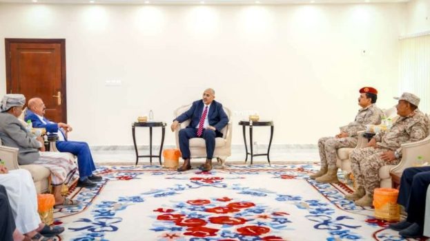 الزبيدي يطرح معركة تحرير الشمال على طاولة البرلمان