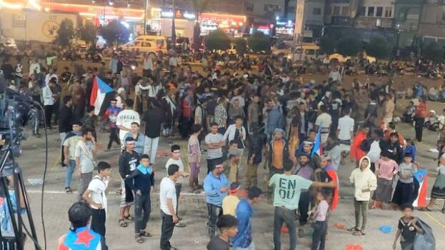 أمسية فنية تشعل ساحة الاعتصام المفتوح بخور مكسر