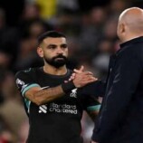 سلوت يوضح موقف محمد صلاح من الجلوس على دكة بدلاء ليفربول بشكل حاسم (فيديو)