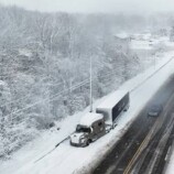 عاصفة ثلجية تعلن طوارئ في 18 ولاية أمريكية وتلغي آلاف الرحلات