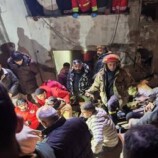 لبنان.. انهيار مبنى في طرابلس وفرق الإنقاذ تواصل البحث عن الناجين تحت الأنقاض